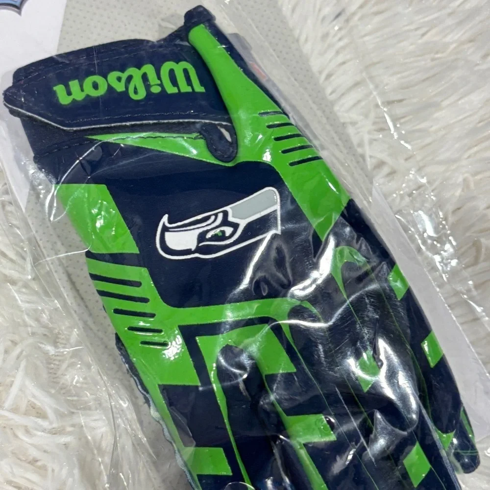 Seattle Seahawks NFL Stretch Fit Receiver Football Gloves WILSON NEW Youth
